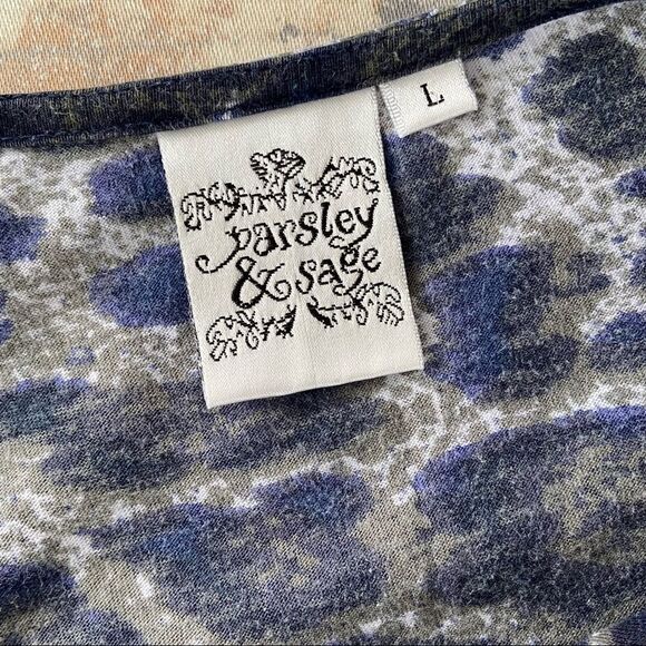 Parsley and Sage woman’s large animal print top - Picture 7 of 8